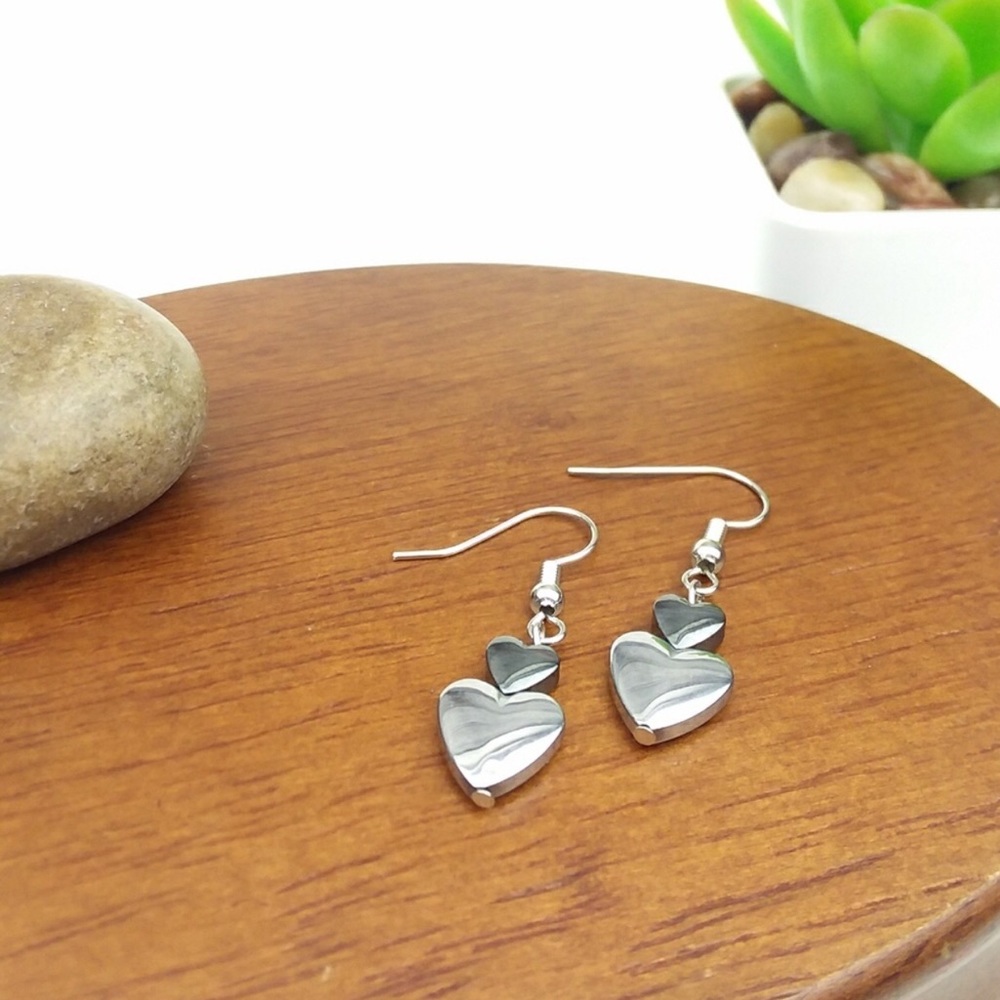 🤍 Hematite Heart Bead Earrings 🤍